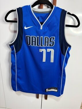NBA Dallas Doncic #77 Youth M Basketball Jersey